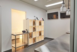 australia-cloud-kitchen-order-pickup-area-locker