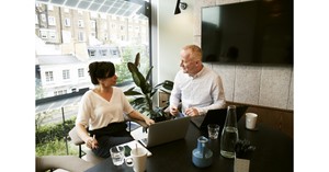 man-woman-discussing-online-restaurant-rating-reviews-chef-collective-australia